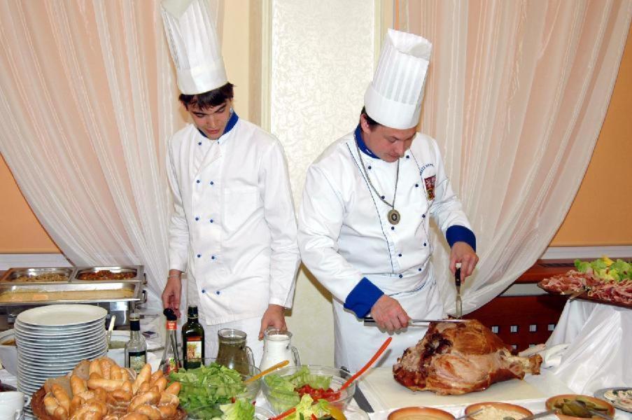 Hotel Bila Ruze Piosek Zewnętrze zdjęcie