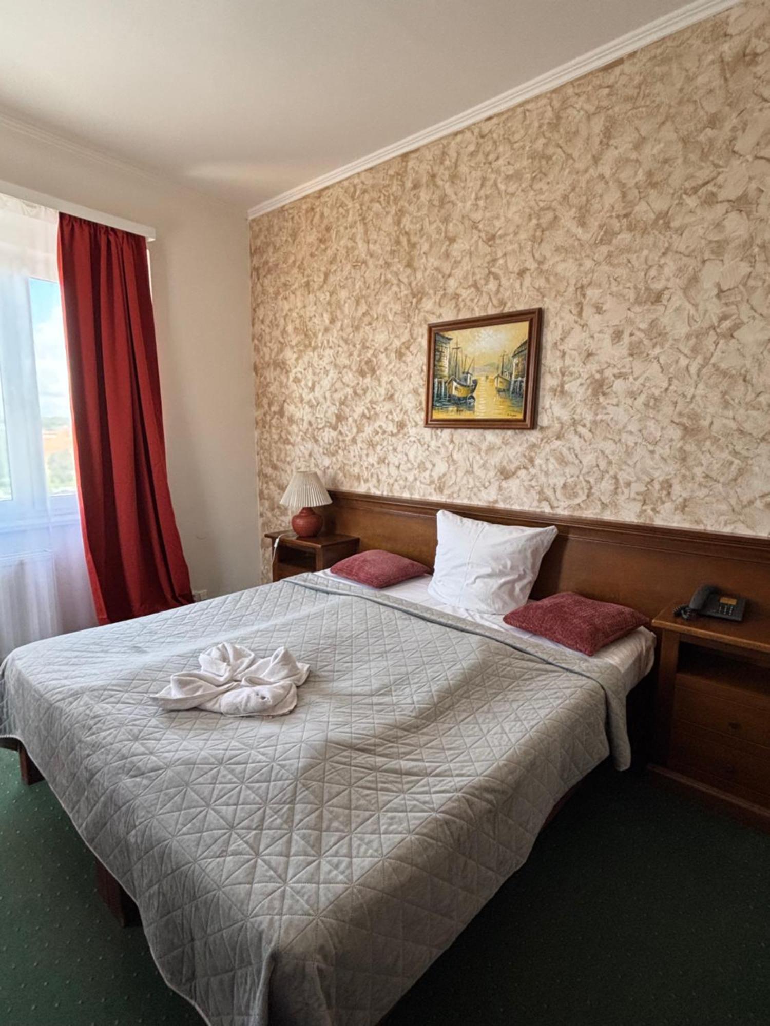Hotel Bila Ruze Piosek Zewnętrze zdjęcie