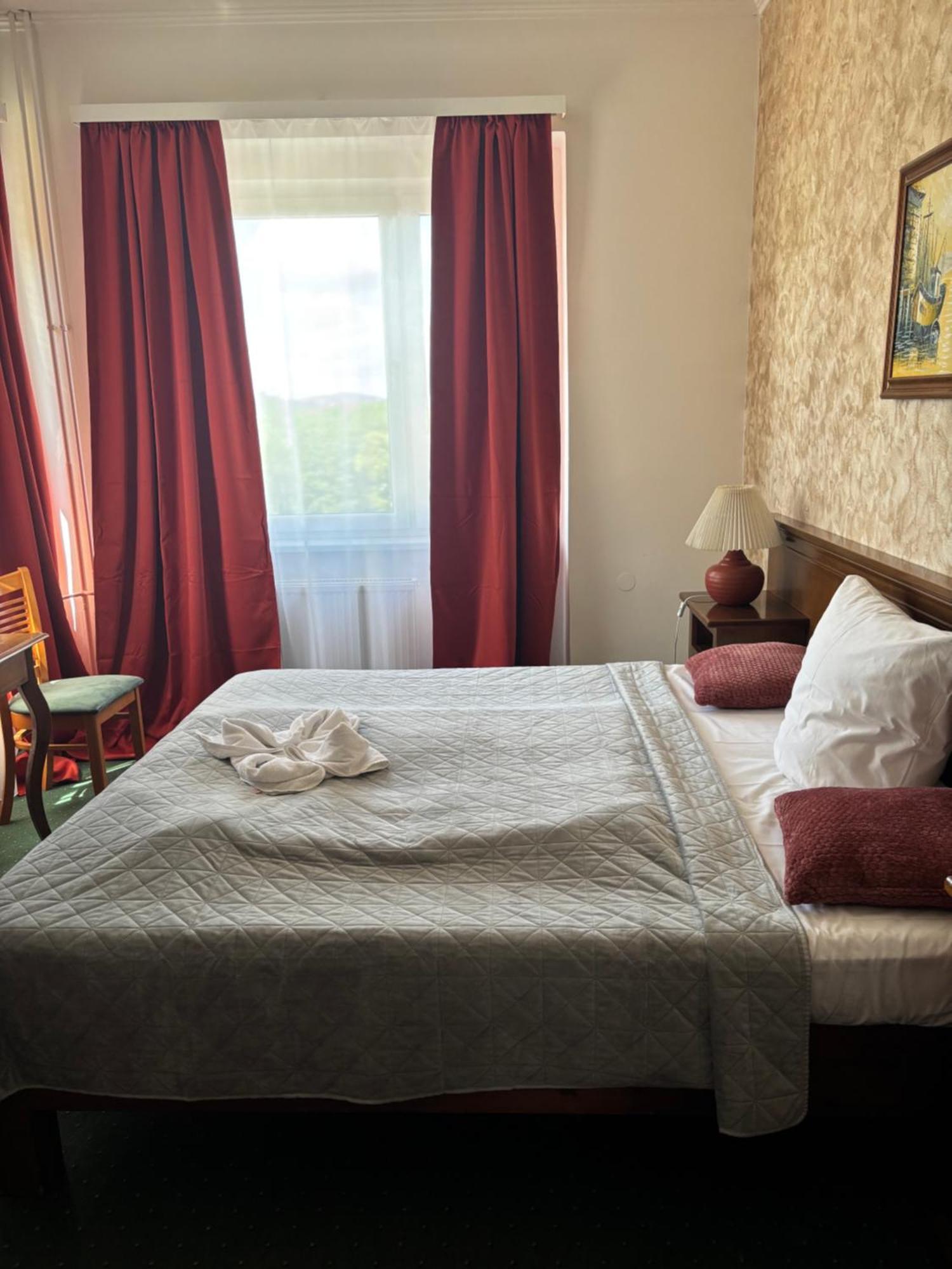 Hotel Bila Ruze Piosek Zewnętrze zdjęcie