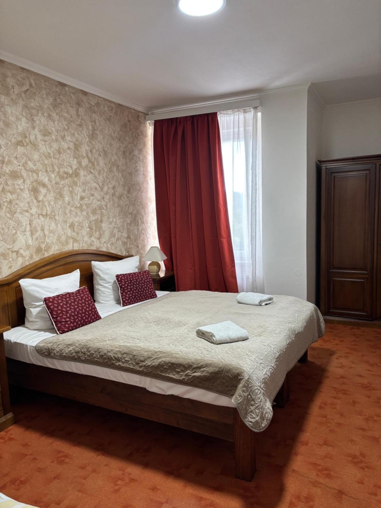 Hotel Bila Ruze Piosek Zewnętrze zdjęcie