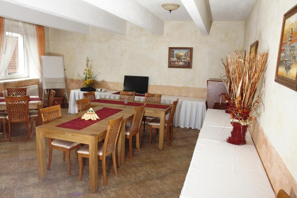 Hotel Bila Ruze Piosek Zewnętrze zdjęcie