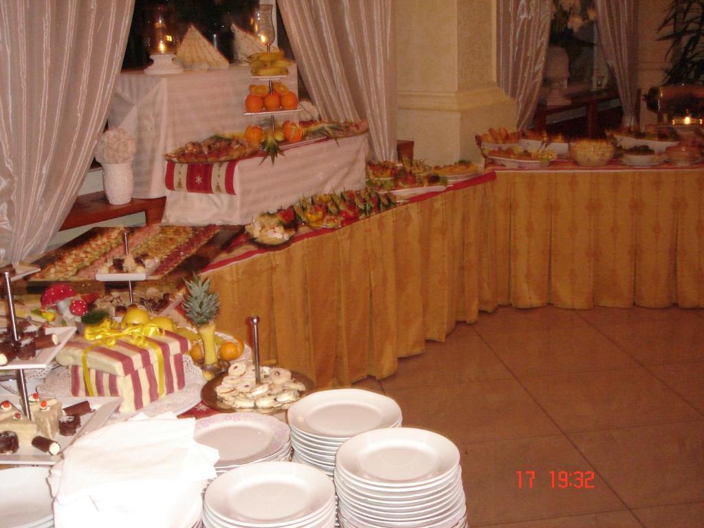 Hotel Bila Ruze Piosek Zewnętrze zdjęcie