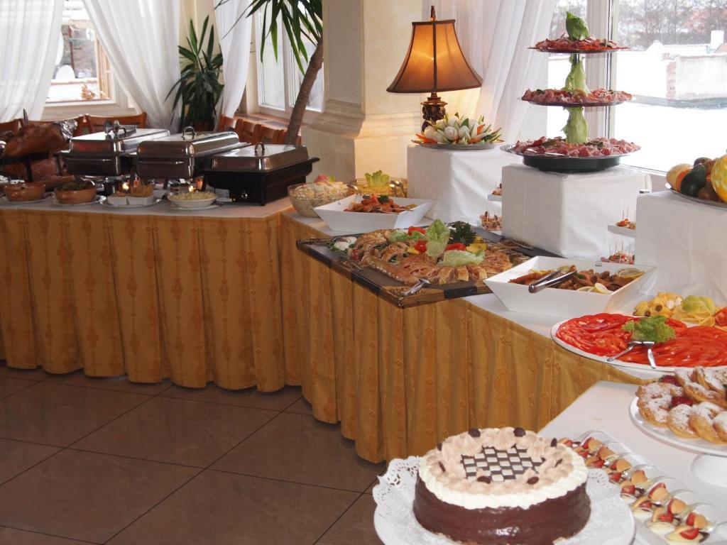 Hotel Bila Ruze Piosek Zewnętrze zdjęcie