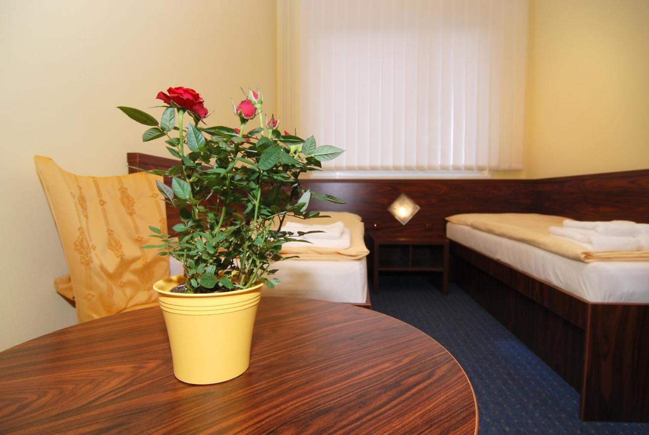 Hotel Bila Ruze Piosek Zewnętrze zdjęcie