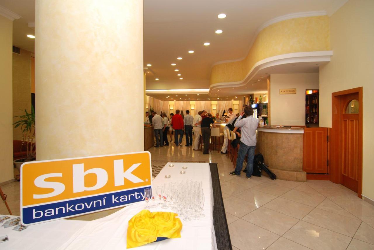 Hotel Bila Ruze Piosek Zewnętrze zdjęcie