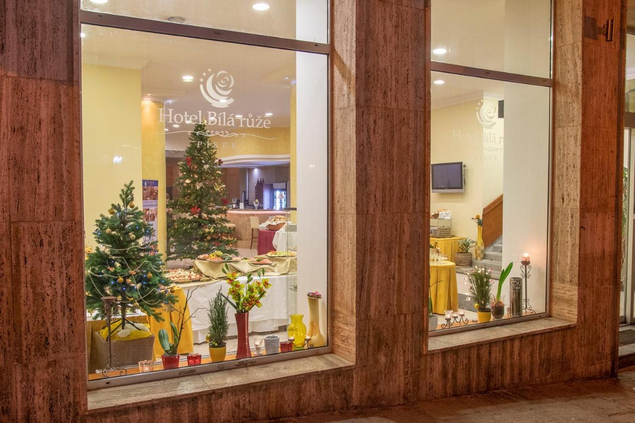 Hotel Bila Ruze Piosek Zewnętrze zdjęcie