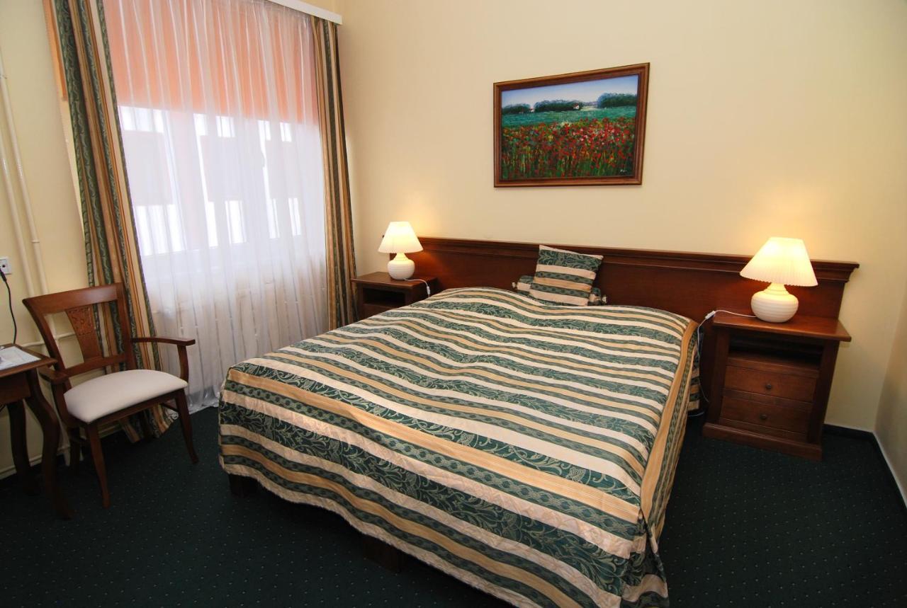 Hotel Bila Ruze Piosek Zewnętrze zdjęcie